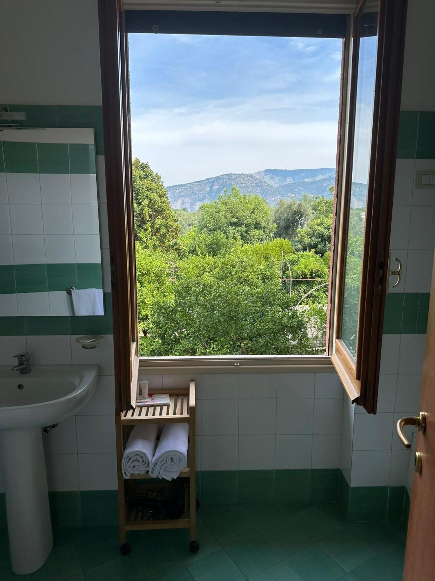 Villa Rosa Sorrento Bagian luar foto